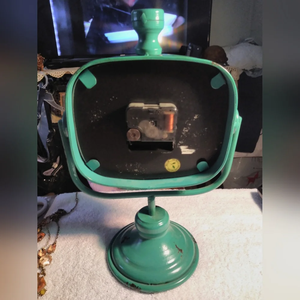 Retro Clock - Picture 3 of 4